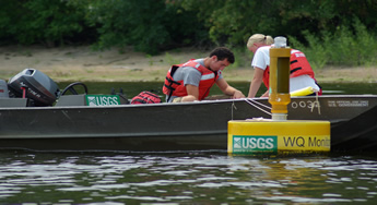 Water quality sampling. (photo: Jerry Cox, USGS, 2007)