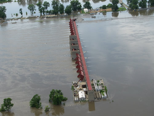 June 2008 Upper Mississippi River flood (photo: Barry Johnson, USGS)
