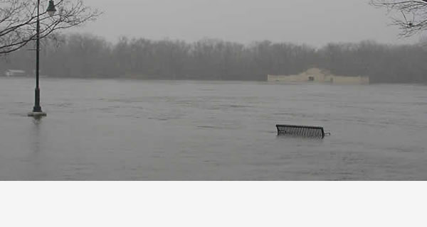 During April 2001, the Upper Mississippi River experienced record flooding in the La Crosse, Wisconsin region that was documented by UMESC staff.