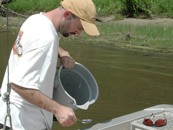 Sediment sampling for EMAP-GRE. (Kraig Hoff)