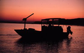 Sunset boat (photo)